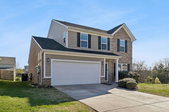 Building Photo - Charming and move-in ready 3-bedroom, 2.5-bath home