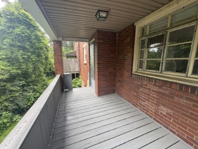 Building Photo - 560 Wylie Ave