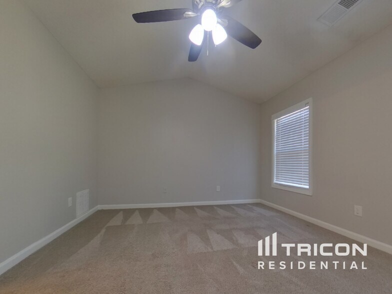 Building Photo - 107 Bainbridge Way
