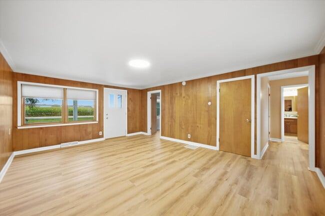 Building Photo - 5716 S Solon Rd