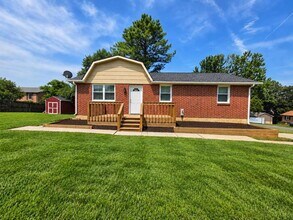 Building Photo - 720 Ranch Hill Dr