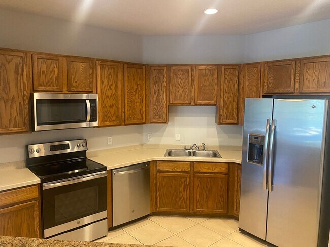Building Photo - Baldwin Park: Gorgeous 2nd Floor Condo wit...