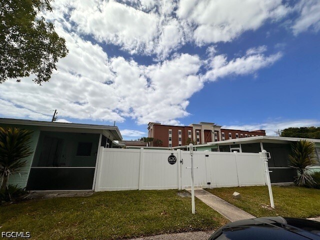 Building Photo - 620 SE 47th St