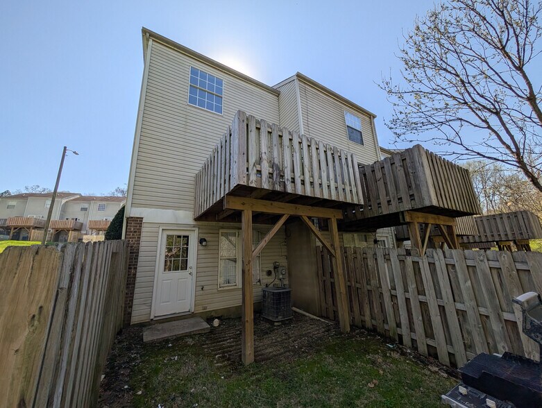 Building Photo - Room in Townhome on Lex Dr