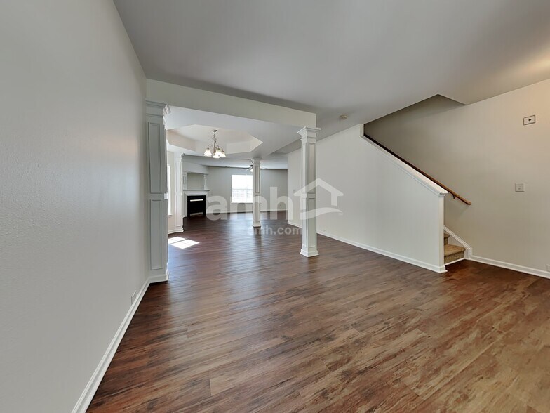 Building Photo - 2526 Ingleside Dr