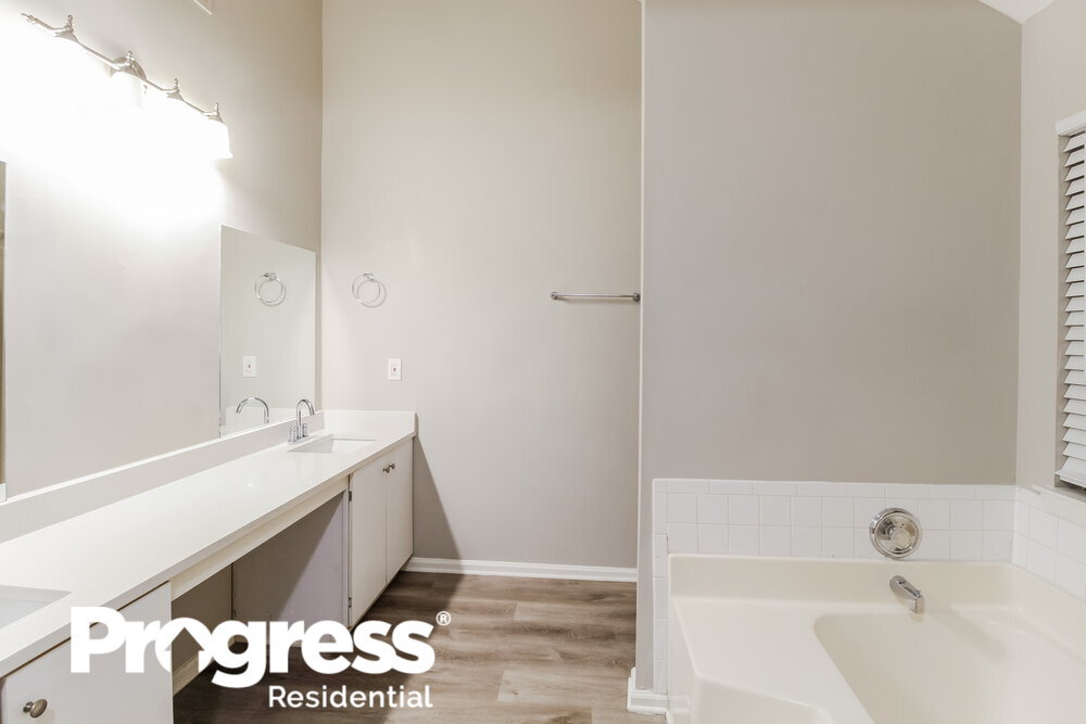 Building Photo - 3311 Royal Springs Ct