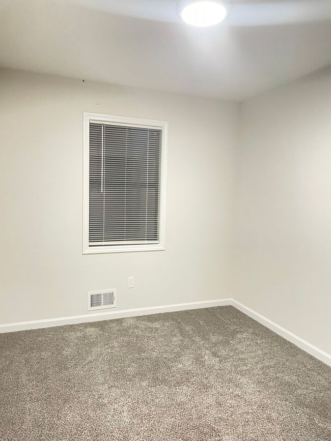 Building Photo - 811 Graham Rd