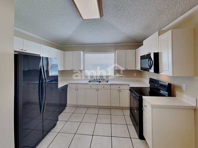 Building Photo - 1127 Hidden Cove Cir S