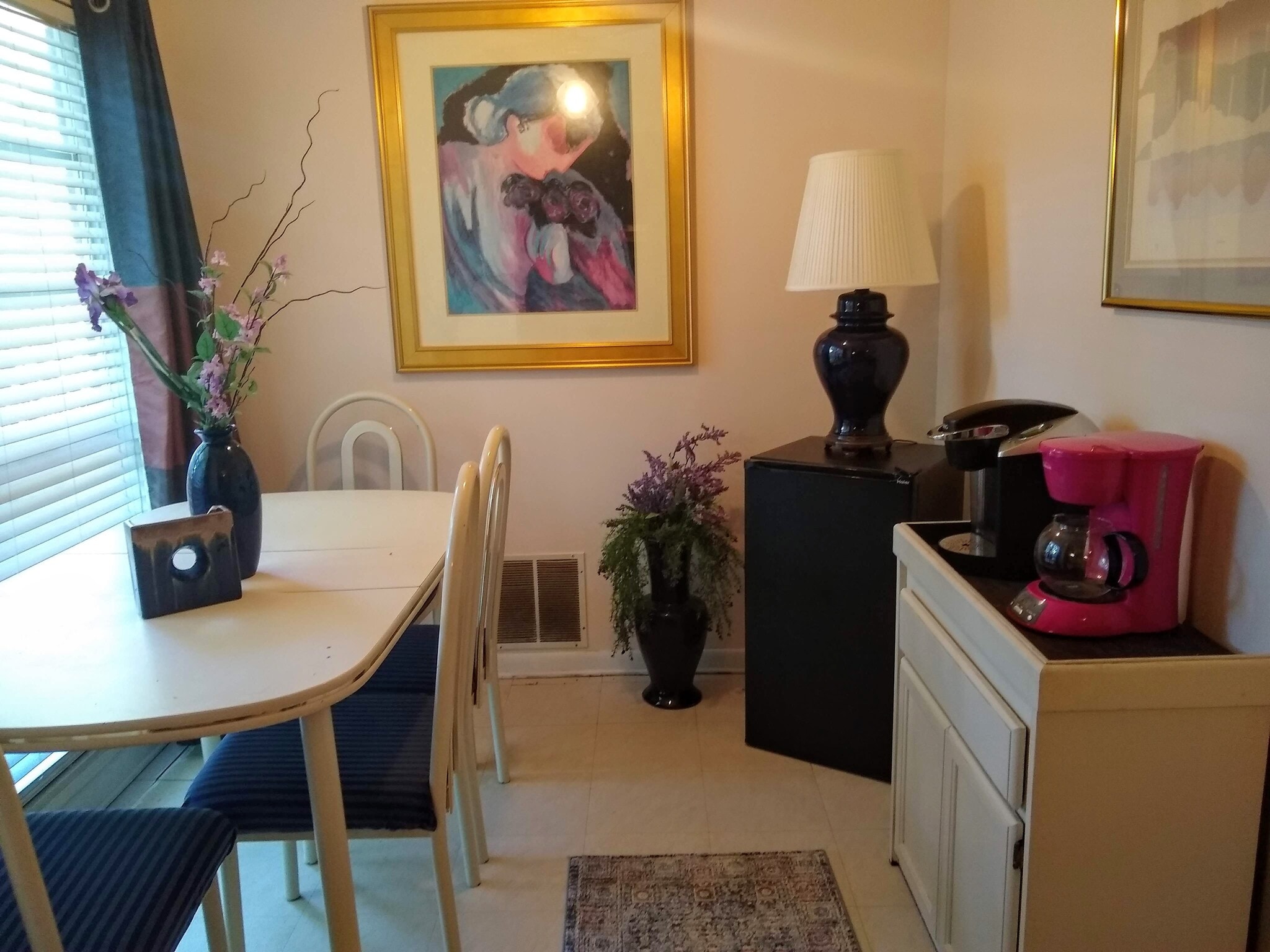 Breakfast Nook - 2620 Moody Ave