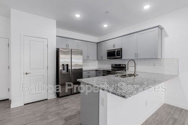 Building Photo - 1318 S 105th Pl