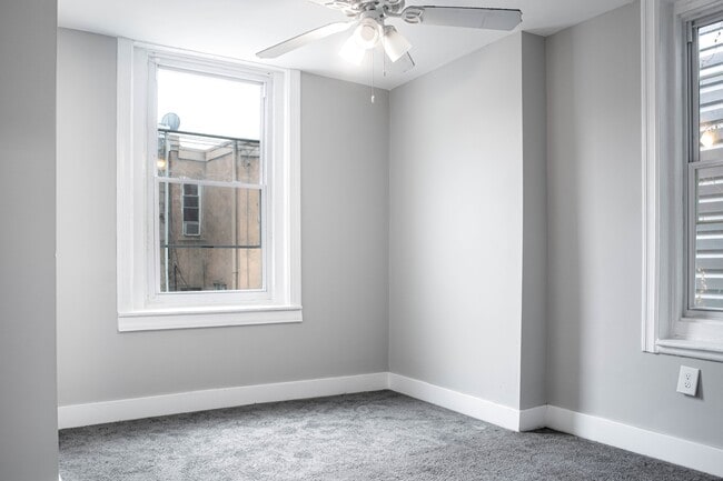 Building Photo - 2348 Moore St