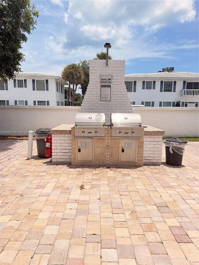 Building Photo - 2270 NE 68th St