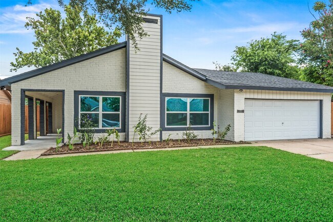 Building Photo - 9323 Portal Dr
