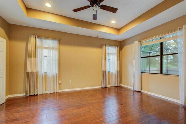 Building Photo - 1122 Oakcrest Dr