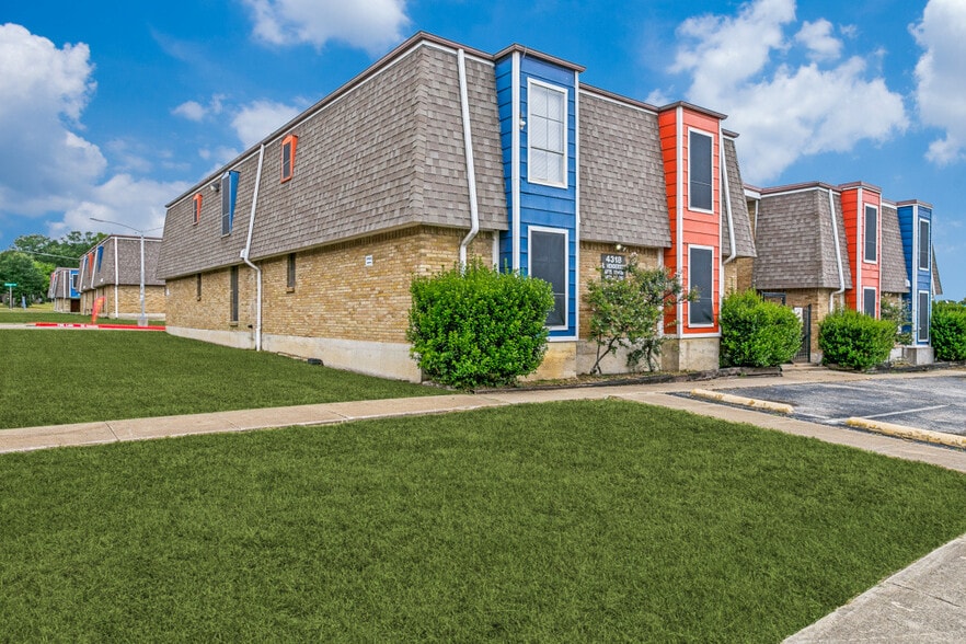 Building Photo - Vista Del Sol