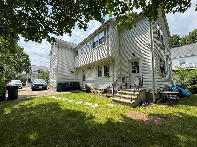 Building Photo - 18 Dunstan St