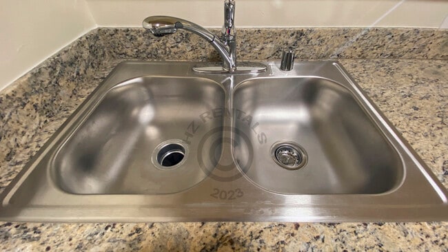 Building Photo - 4651 Cahuenga Blvd