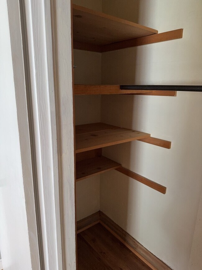 Building Photo - 8 Sewanee Ave