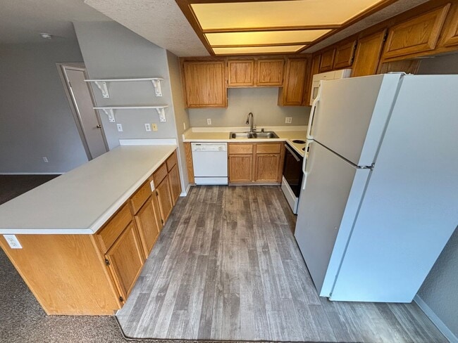 Building Photo - Beautiful 2BED/2BATH Condo near The Lakes