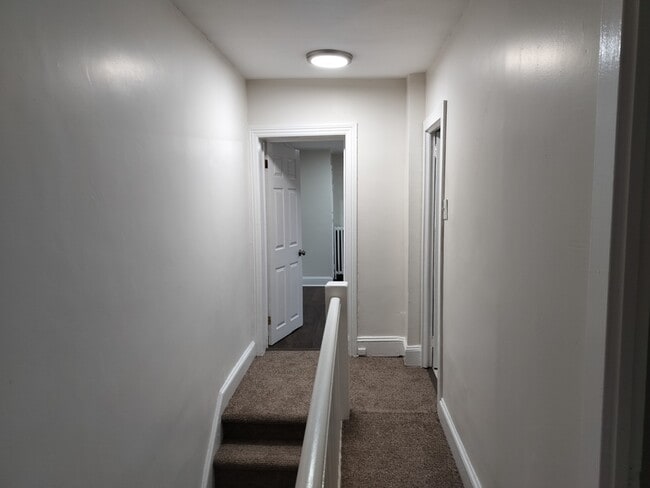 Building Photo - 547 Centre St