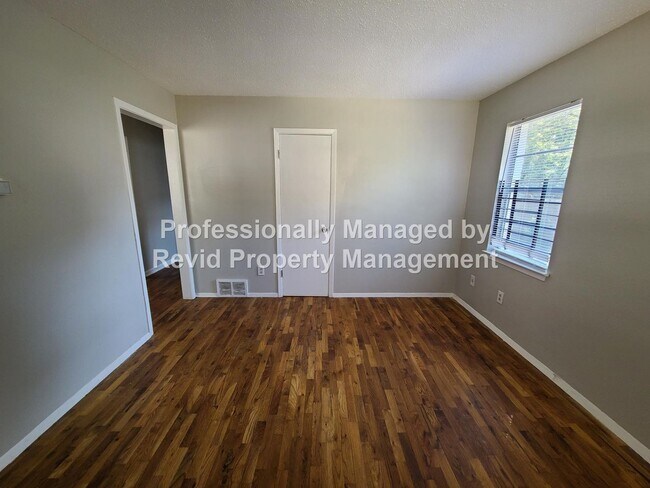 Building Photo - 4989 Wilburn Ave