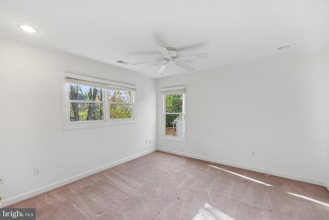 Building Photo - 4 Yellow Plum Ct