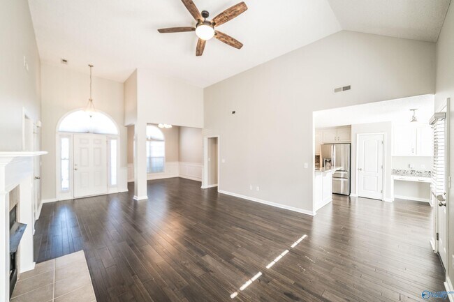 Building Photo - 129 High Noon Ln