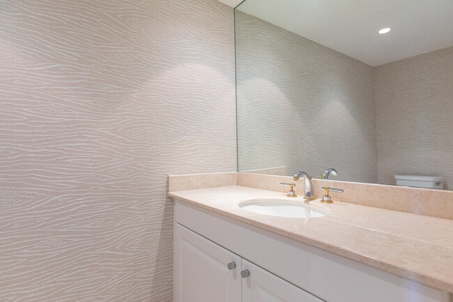 Building Photo - 20201 E Country Club Dr