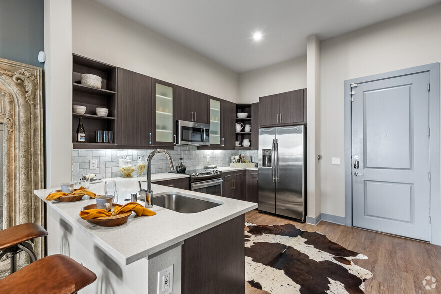 1BR, 1BA - 745SF - Kitchen - Evoke