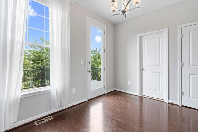 Building Photo - 42298 Lancaster Woods Sq