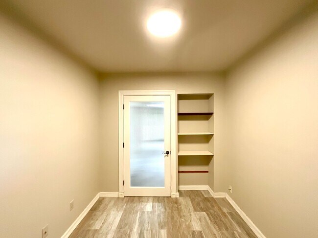 Building Photo - 5303 Shady Oak Cir