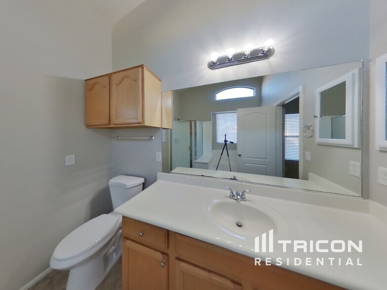 Building Photo - 2116 S 160th Ln