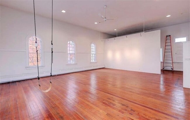 Building Photo - 4 Pallas St