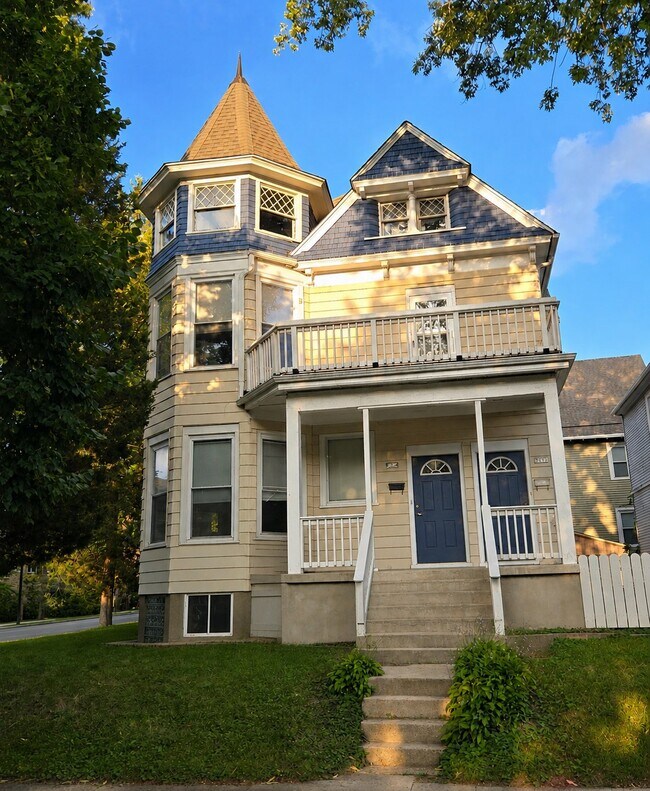 Building Photo - 2594 N Murray Ave