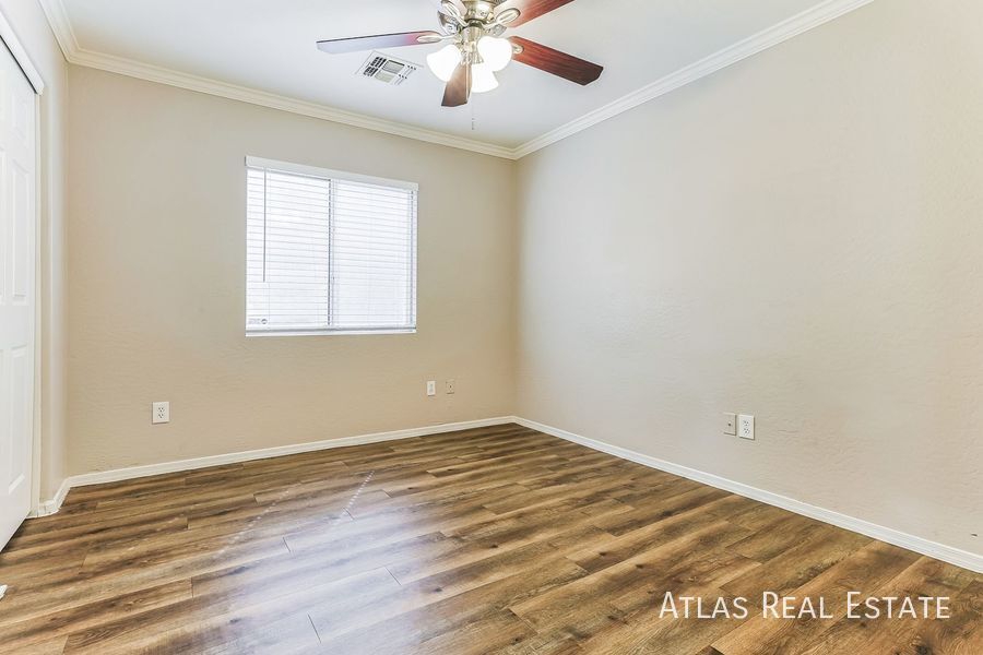 Building Photo - 912 E Mayfield Cir