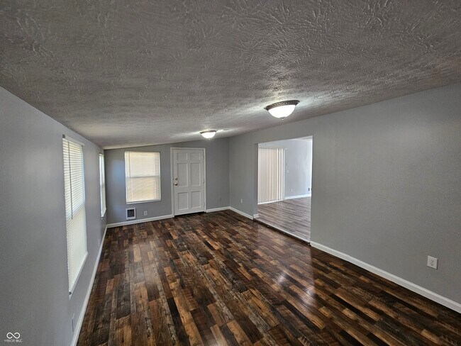 Building Photo - 1433 Hillcrest Dr
