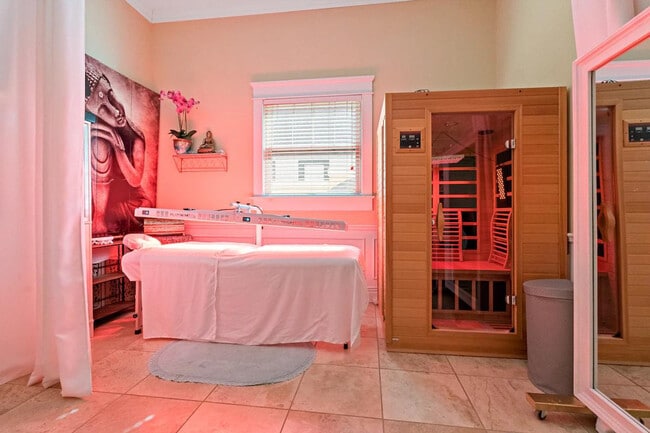 Building Photo - 607 S Orleans Ave