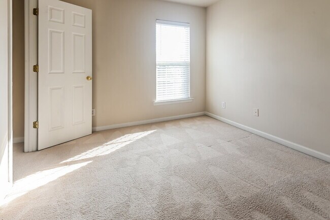 Building Photo - 10617 Red Pine Ct