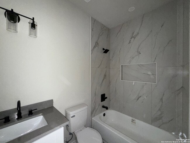 Building Photo - 411 Moselle Ave