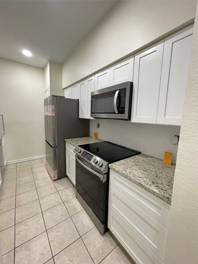 Building Photo - 640 Wilcrest Dr