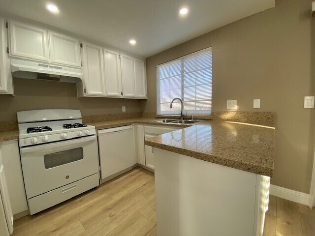 Building Photo - Beautiful Remodeled 3 Bedroom 2 Bathroom