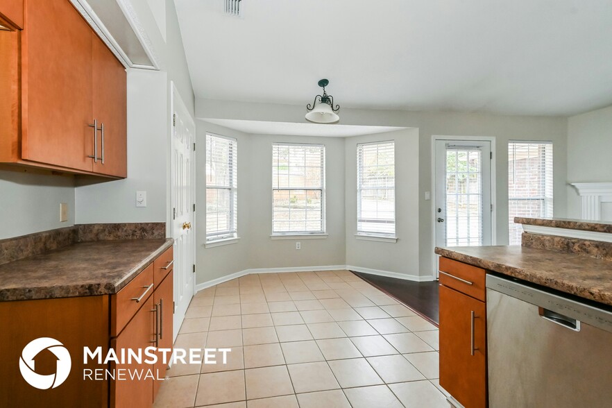 Building Photo - 5545 Annandale Dr