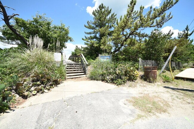 Building Photo - 9716 7th Bay St