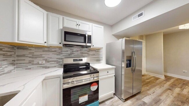 Building Photo - 1379 Roosevelt Pl