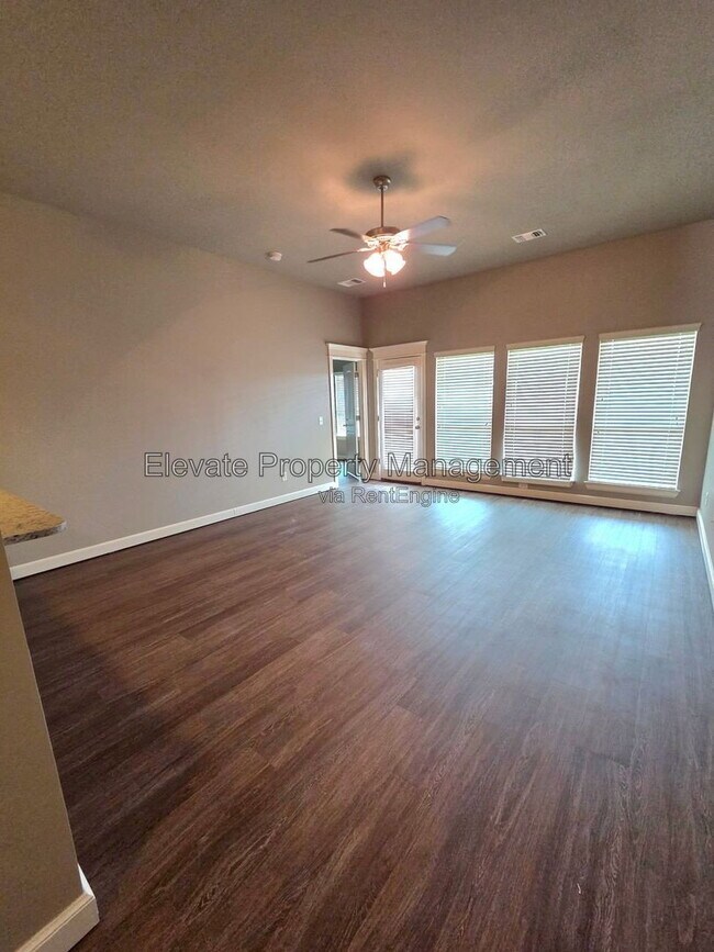 Building Photo - 2210 Starwood Wy