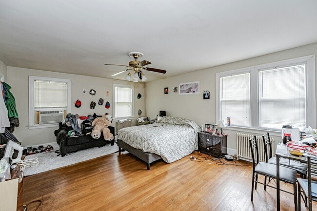 Building Photo - 1022 W 48th St