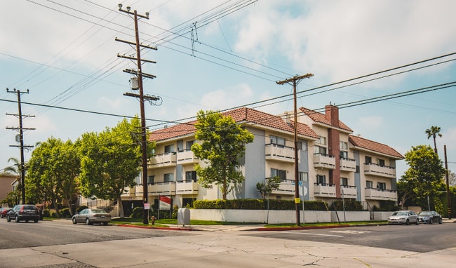 Primary Photo - 14805 Magnolia Blvd