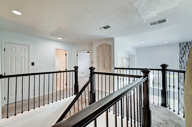 Building Photo - 12915 Stratford Heights Dr