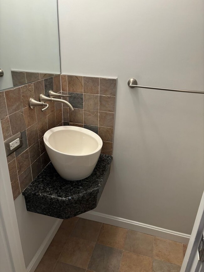 Building Photo - 1037 N Pitt St