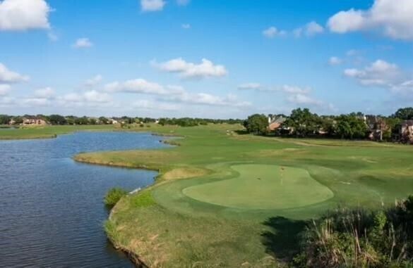 Building Photo - 3715 Crescent Dr